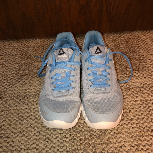 Size 6 Rebook Shoes - Picture 4 of 4